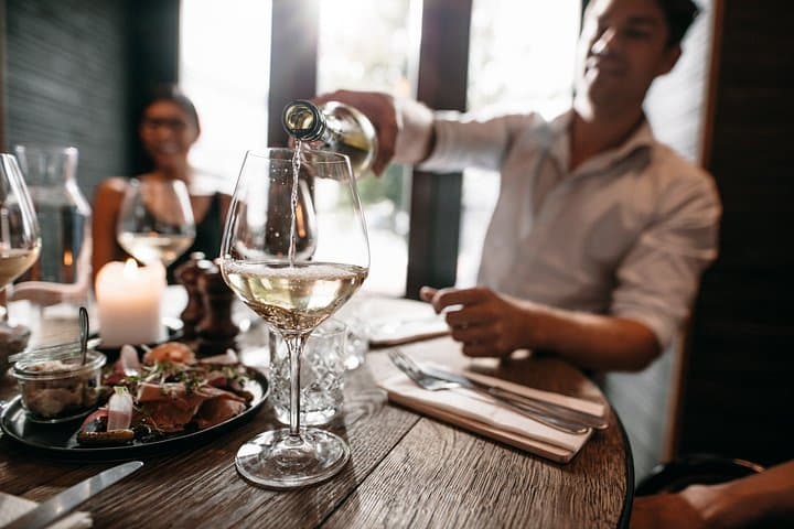Spanische Weinprobe mit Blick auf den Parque del Oeste, Madrid — Foto 5