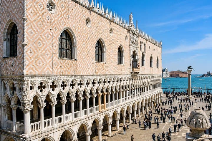 Palais des Doges Pont des Soupirs Nouvelles Prisons Musée Correr Venise