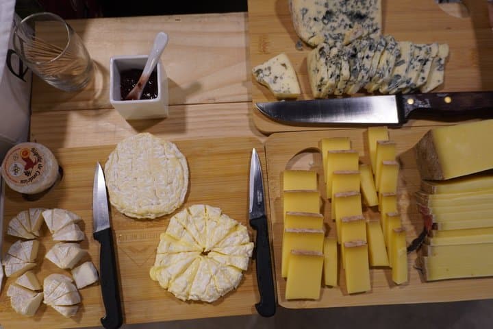 Lione: Abbinamento Vino & Formaggio con un Sommelier