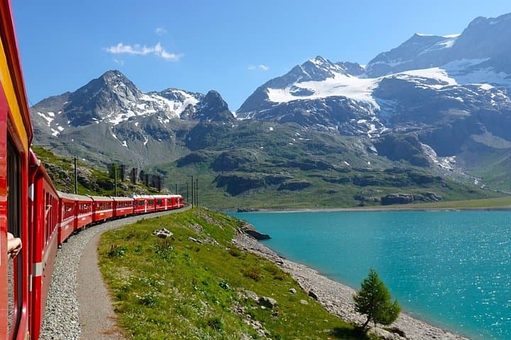 Kreuzfahrt auf dem Comer See und Bernina Roten Zug Tour von Mailand