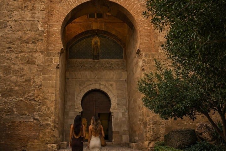Visite Guidée de l'Alhambra et du Generalife avec Accès Prioritaire — photo 5