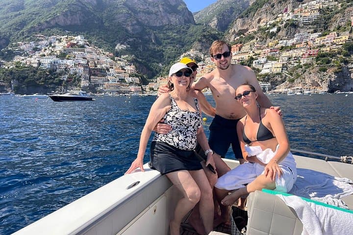 Actividad Acuática Compartida en Barco de un Día Completo en Capri — foto 5