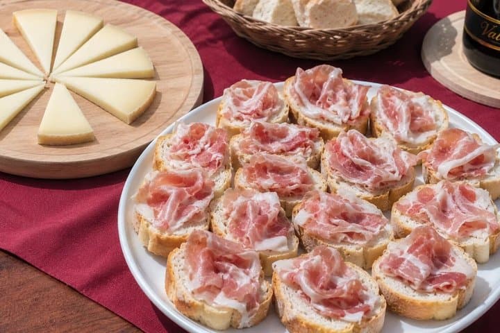 Tour del Vigneto e Degustazione di 5 Vini nelle Colline di Bardolino — foto 3