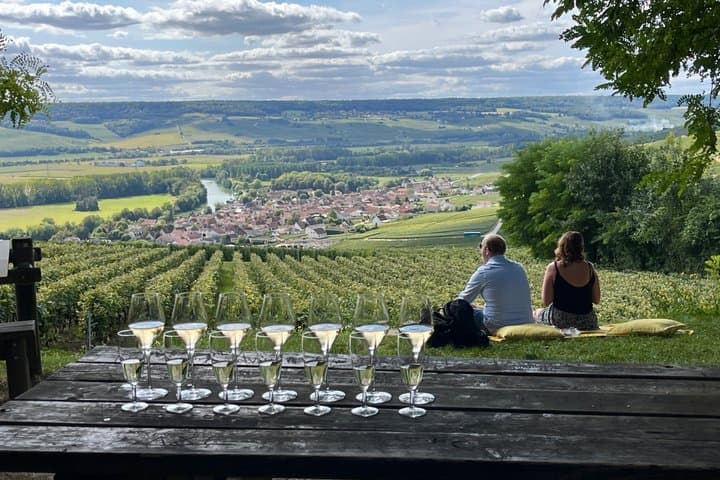 Tour de Champagne en Grupo Reducido desde París — foto 1