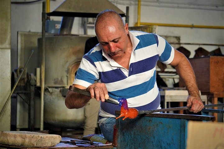 Esperienza nella Fabbrica di Vetro di Murano: Giro in Barca e Dimostrazione dal Vivo — foto 3