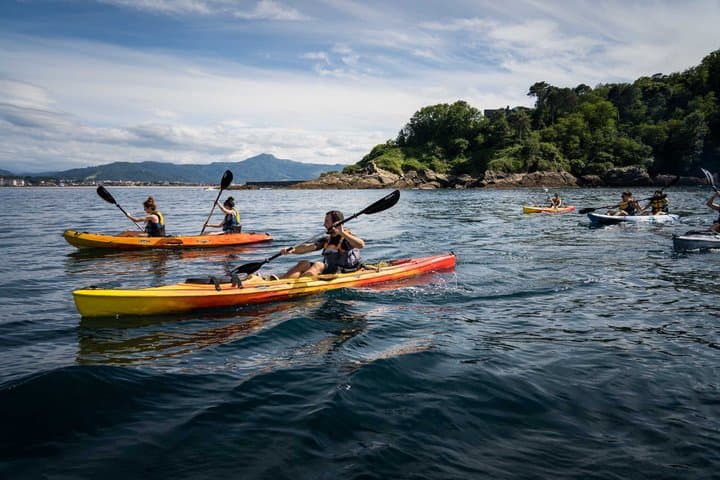 Kayak et snorkeling sur l'île d'Amuitz près de Hondarribia