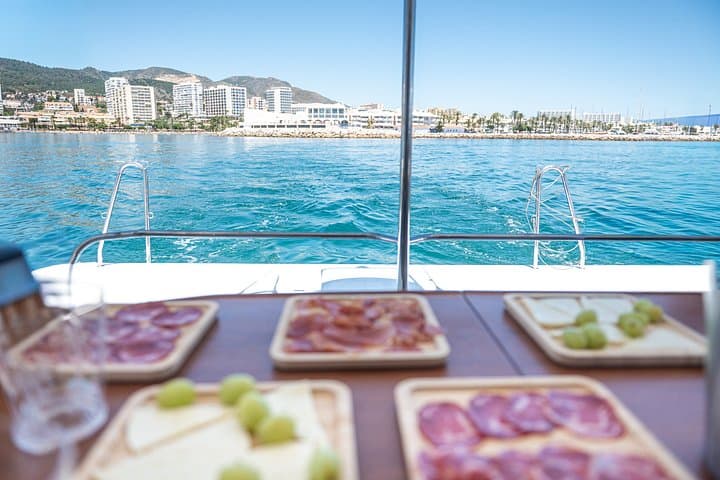 Benalmadena Katamaran: Delfine, Tapas und Badestop 2 Stunden 30 Minuten — Foto 3