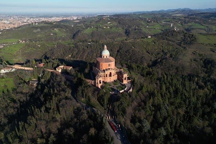 Vespa-Tour zur Entdeckung der Colli Bolognesi mit Mittagessen — Foto 4