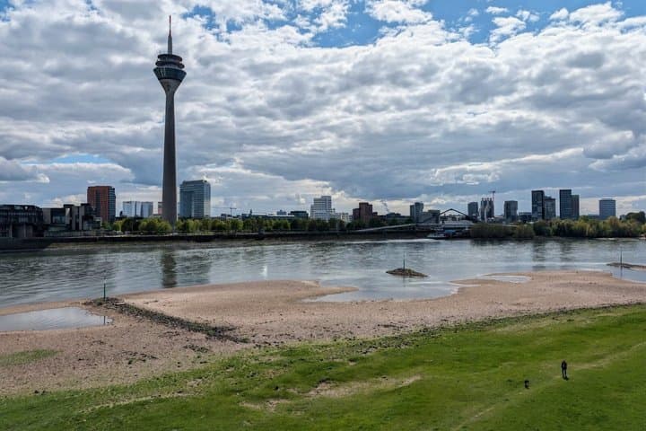 Geführte, 3-stündige Radtour zu den Highlights von Düsseldorf — Foto 3