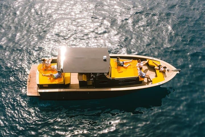 Tour in barca dell'isola di Capri con snorkeling, bevande e tempo libero — foto 2