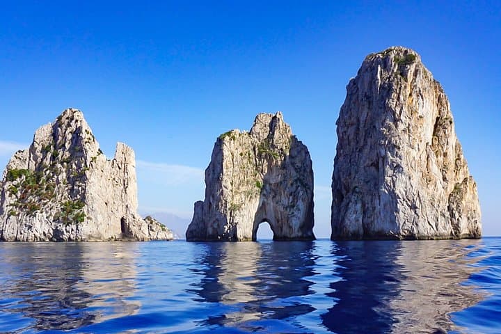 Tour in barca dell'isola di Capri con snorkeling, bevande e tempo libero — foto 4