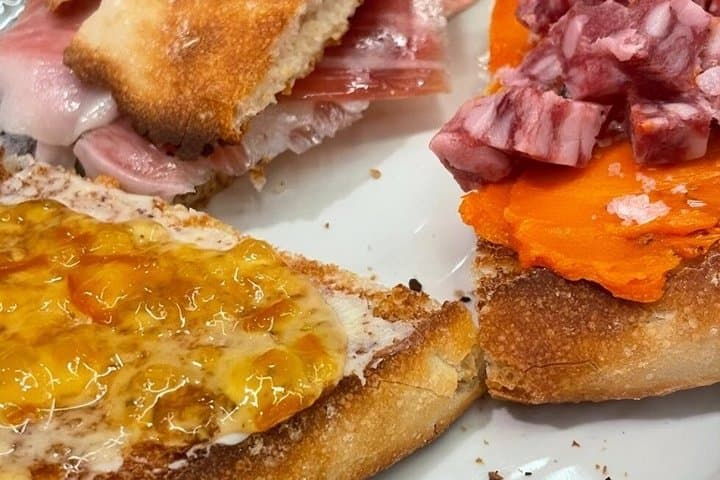 Esperienza di Colazione Tradizionale Spagnola a Siviglia