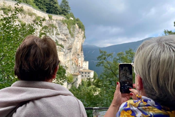 Tour de medio día al Santuario de Madonna Della Corona desde el Lago de Garda — foto 4