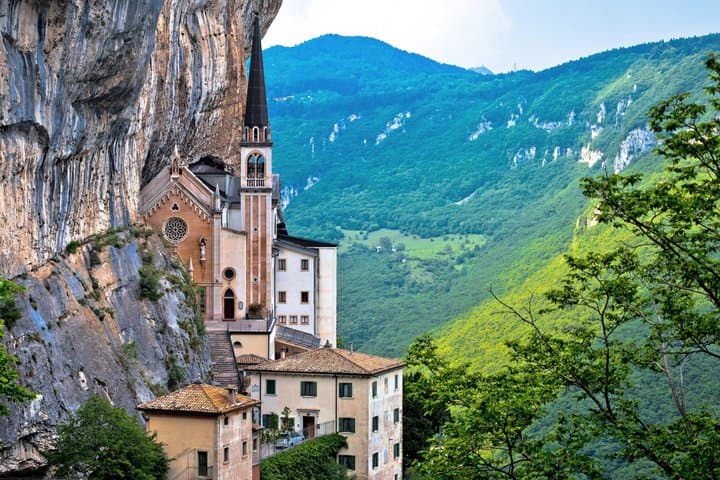 Tour de medio día al Santuario de Madonna Della Corona desde el Lago de Garda — foto 2