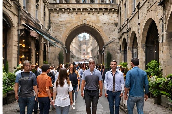 Bordeaux Altstadt & Markt Food Tour mit Weinprobe — Foto 4