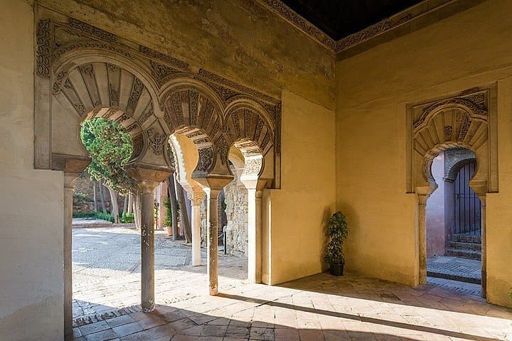 Entrada a la Alcazaba de Málaga y al Castillo de Gibralfaro — foto 4