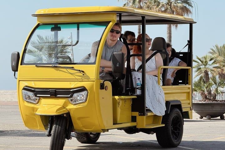 Barcelona Stadtbesichtigung mit privatem Tuk Tuk — Foto 4