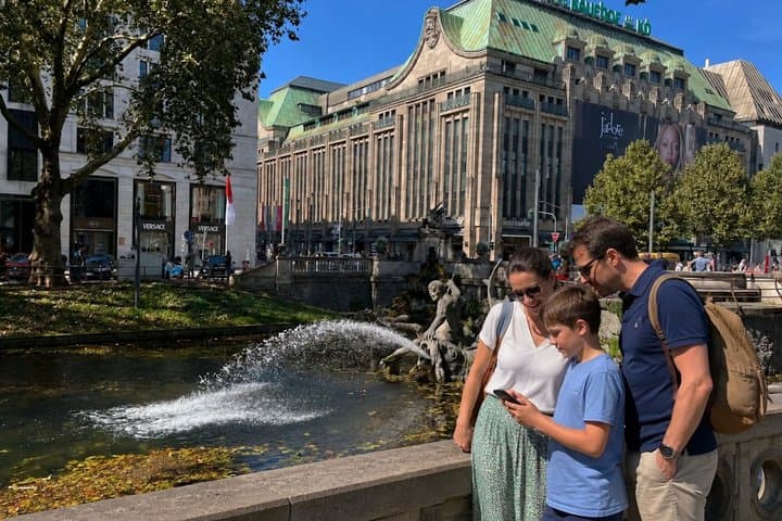 Düsseldorf Schnitzeljagd &amp; Highlights Selbstgeführte Wanderung — Foto 1