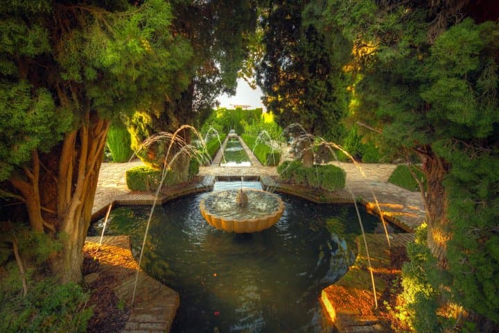 Tour guidato a piedi del Palazzo dell'Alhambra e dei Giardini del Generalife — foto 2