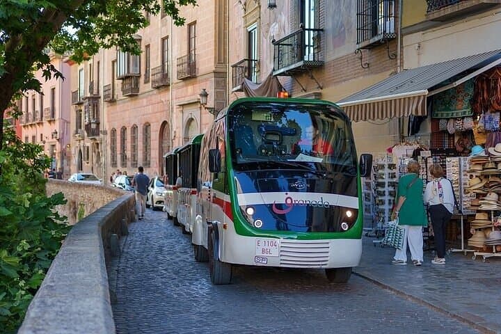 Granada Hop On Hop Off Touristenbahn Ticket mit Audioguide