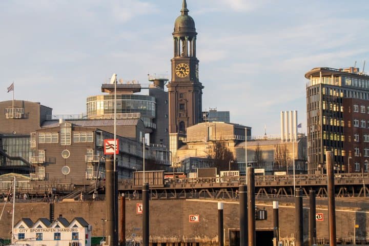 Tour a pie autoguiado por Hamburgo y búsqueda del tesoro