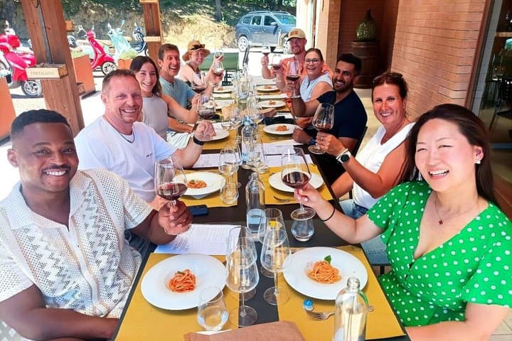 Da Firenze: Tour in Vespa in piccoli gruppi in Toscana con pranzo e vino — foto 4