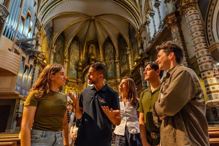 Montserrat, Vino y Almuerzo Gourmet desde Barcelona — foto 4
