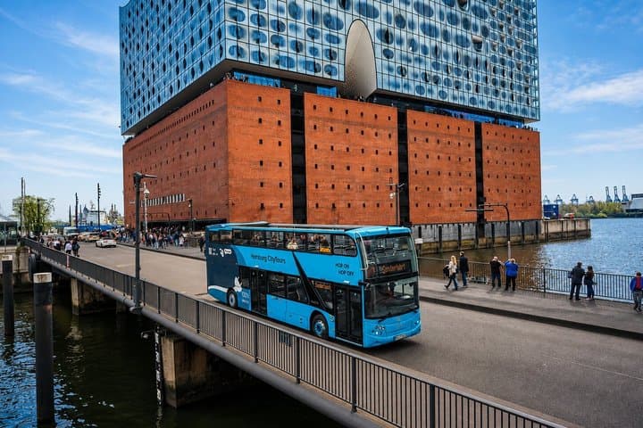 Hamburg Hop-On Hop-Off Stadtrundfahrt (Linie F) — Foto 3