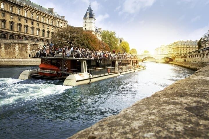 Crociere panoramiche sul fiume Senna a Parigi — foto 4