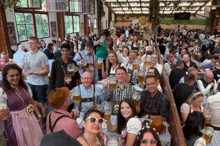 Visite guidée du soir à l'Oktoberfest de Munich avec nourriture et boissons — photo 2