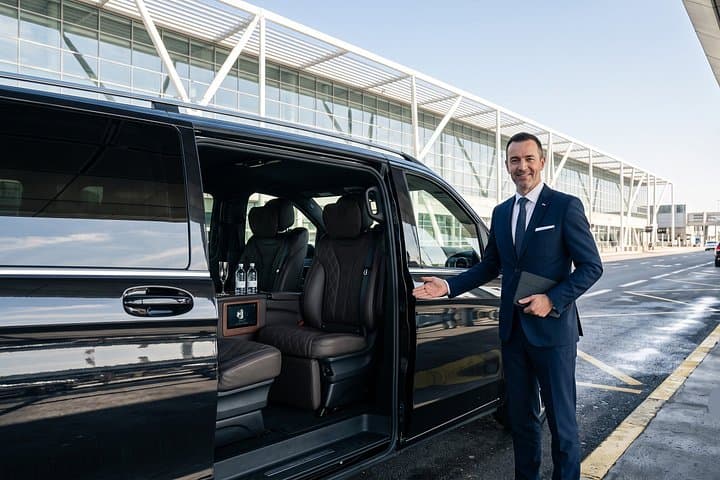 Parigi: Trasferimento Privato dall'Aeroporto CDG al Centro Città/Disneyland — foto 2