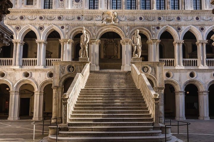 Geführte Tour durch den Dogenpalast mit geheimen Itinerarien, Venedig — Foto 2