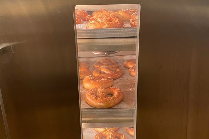 Atelier de Bretzels Bavarois et Dégustation de Bière à Munich — photo 4