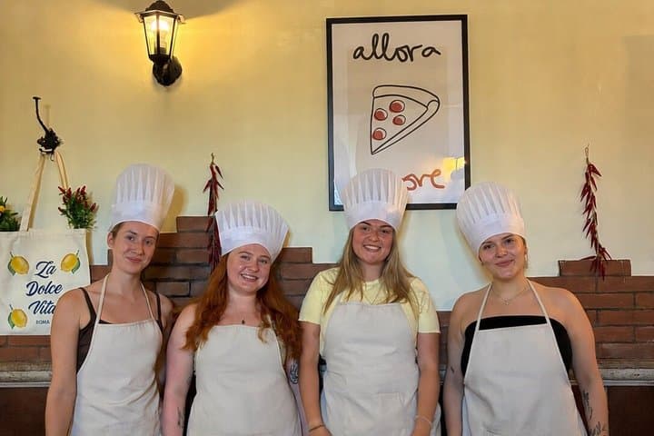 Milano Ausgezeichneter Koch Pasta und Ikonisches Dessert Zubereiten — Foto 4