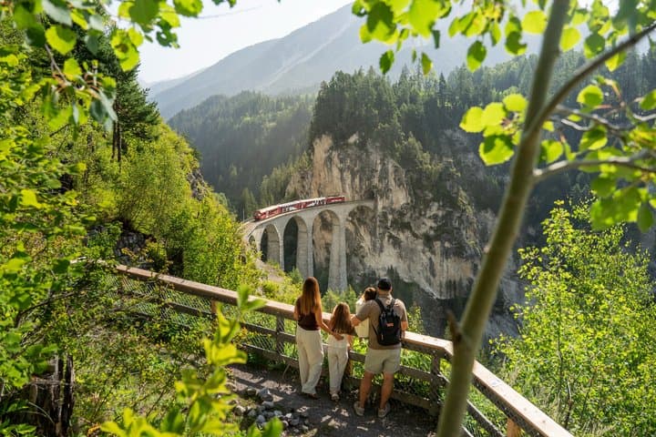 St Moritz &amp; Swiss Alps Day Trip with Bernina Red Train from Milan — photo 3