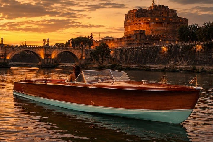 Crociere private di lusso in barca d'epoca sul fiume Tevere a Roma