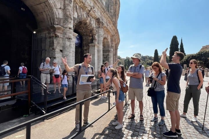 Tour Guidato del Pavimento dell'Arena del Colosseo, Foro Romano e Palatino — foto 5