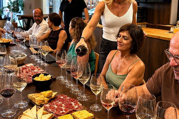 Degustazione di Vini Spagnoli a Málaga con 5 Vini e Tapas Gourmet — foto 2