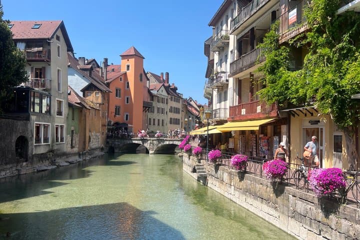 Tour a Pied nel Centro Storico di Annecy tra Canali e Lago — foto 2