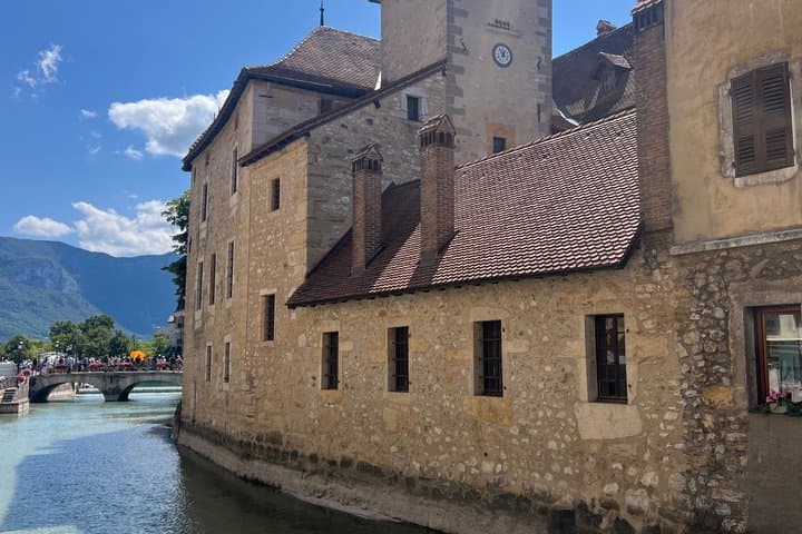 Tour a Pied nel Centro Storico di Annecy tra Canali e Lago — foto 3