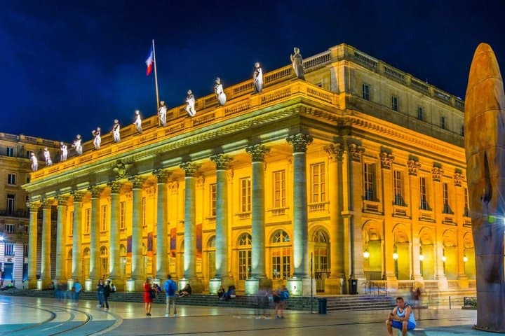 Tour Nocturno a Pie por Burdeos con Paseo en Tranvía