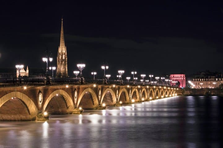 Bordeaux Nachtwanderung mit Straßenbahnfahrt — Foto 5