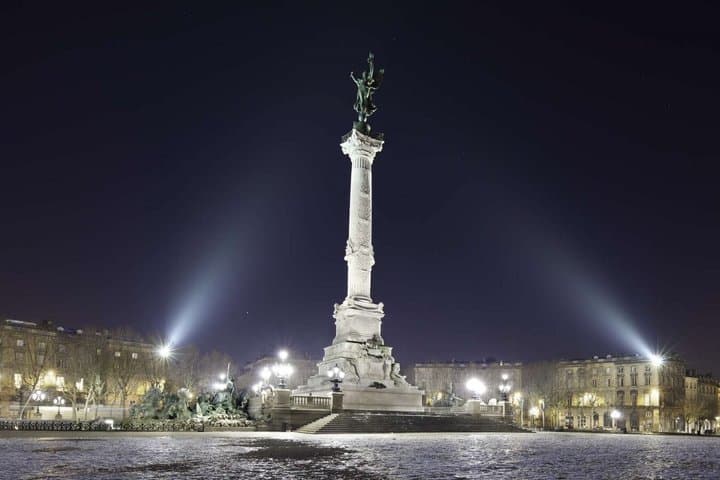 Bordeaux Nachtwanderung mit Straßenbahnfahrt — Foto 2