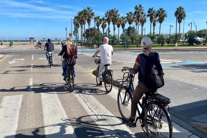 Tour en e-bike en Valencia: Playas y Ciudad de las Artes y las Ciencias