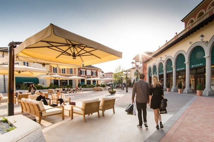Excursión de ida y vuelta en autobús al Serravalle Designer Outlet desde Milán — foto 5