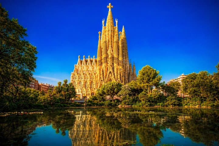 Sagrada Familia Guided Tour in Barcelona