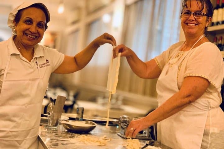 Bologna: Pasta- und Tiramisu-Kochkurs in kleiner Gruppe mit Wein — Foto 3