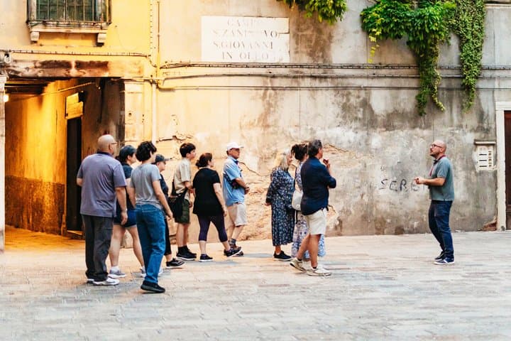 Venedig bei Nacht: Höhepunkte und versteckte Schätze Tour — Foto 2