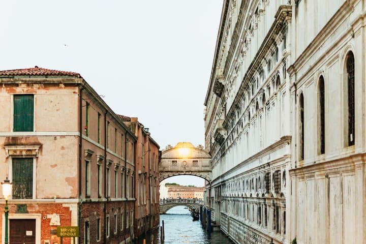 Venedig bei Nacht: Höhepunkte und versteckte Schätze Tour — Foto 4