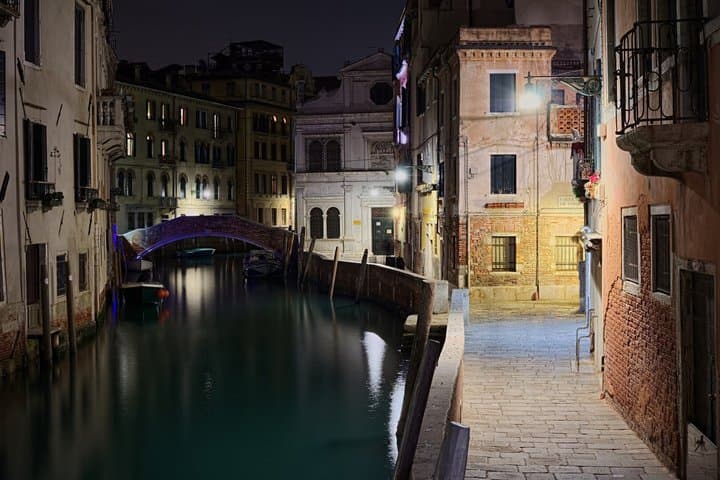Venedig bei Nacht: Höhepunkte und versteckte Schätze Tour — Foto 5